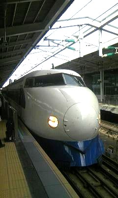 これが0系新幹線車両。新幹線の元祖ですが、営業運転は2008年11月までで終了します 0系新幹線車両