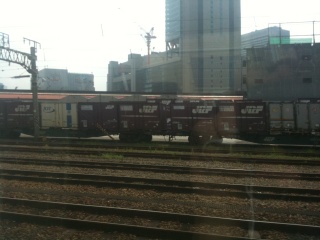 梅田貨物駅。背後にはJR大阪駅、その左にヨドバシ梅田も見えます 梅田貨物駅。背後にはJR大阪駅、その左にヨドバシ梅田も見えます