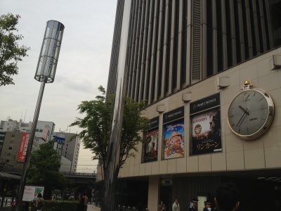 TOHOシネマズ日劇、時計は既に10時30分を過ぎています TOHOシネマズ日劇、時計は既に10時30分を過ぎています