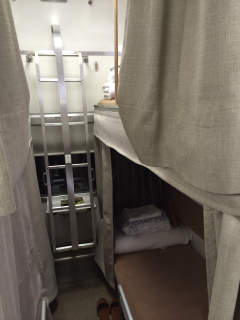 今夜の宿は昔ながらの寝台です 今夜の宿は昔ながらの寝台です