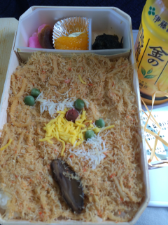 中身はこんな感じ。朝食とほぼ同じ場所で食べていますね 中身はこんな感じ。朝食とほぼ同じ場所で食べていますね