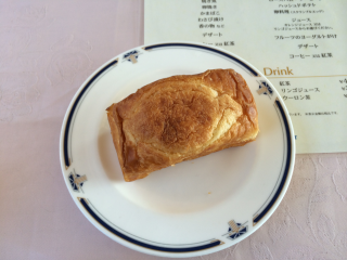 デニッシュパン(真上から写したので平面的になってしまいました) デニッシュパン(真上から写したので平面的になってしまいました)