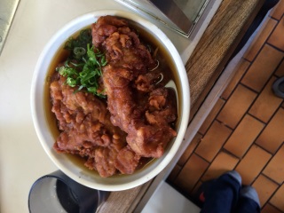 唐揚げで下のそばが見えません 唐揚げで下のそばが見えません