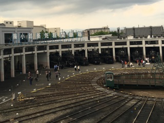 蒸気機関車庫。蒸気機関車が何両も展示してあり、ターンテーブルもあります 蒸気機関車庫。蒸気機関車が何両も展示してあり、ターンテーブルもあります