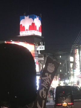 夜のサトーココノカドー。昼間は逆光だったので、こちらのほうがきれいに撮れた感じです 夜のサトーココノカドー。昼間は逆光だったので、こちらのほうがきれいに撮れた感じです