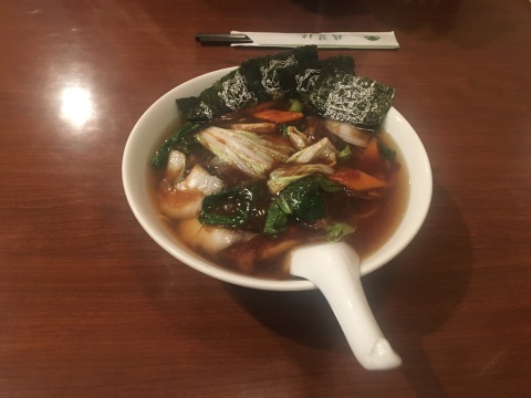 注文したラーメン。通常の商品に海苔が追加されています 注文したラーメン。通常の商品に海苔が追加されています