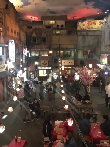 ラーメン博物館内。昭和33年の街並みを再現しているそうです ラーメン博物館内。昭和33年の街並みを再現しているそうです