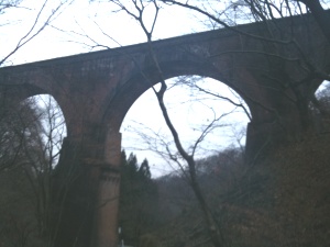 アプト第3橋梁(めがね橋)。200万個のレンガで構成され、重要文化財です アプト第3橋梁(めがね橋)。200万個のレンガで構成され、重要文化財です