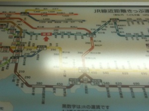 綾瀬駅運賃表。見にくいですが、綾瀬の左隣、北千住までの運賃は書かれていません 綾瀬駅運賃表。見にくいですが、綾瀬の左隣、北千住までの運賃は書かれていません