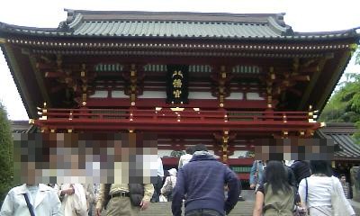 鶴岡八幡宮(モザイクは一般観光客が写っているため)