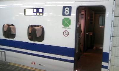 N700系のグリーン車乗車口です。新幹線グリーンはもちろん初体験 N700系グリーン車