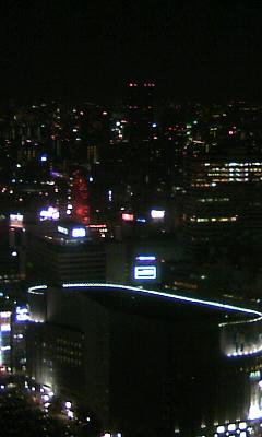 手前にある建物がヨドバシ梅田、その奥やや左にある赤いのはHEP FIVEの観覧車です。その右横が集合場所だったTOHO CINEMAS梅田です。